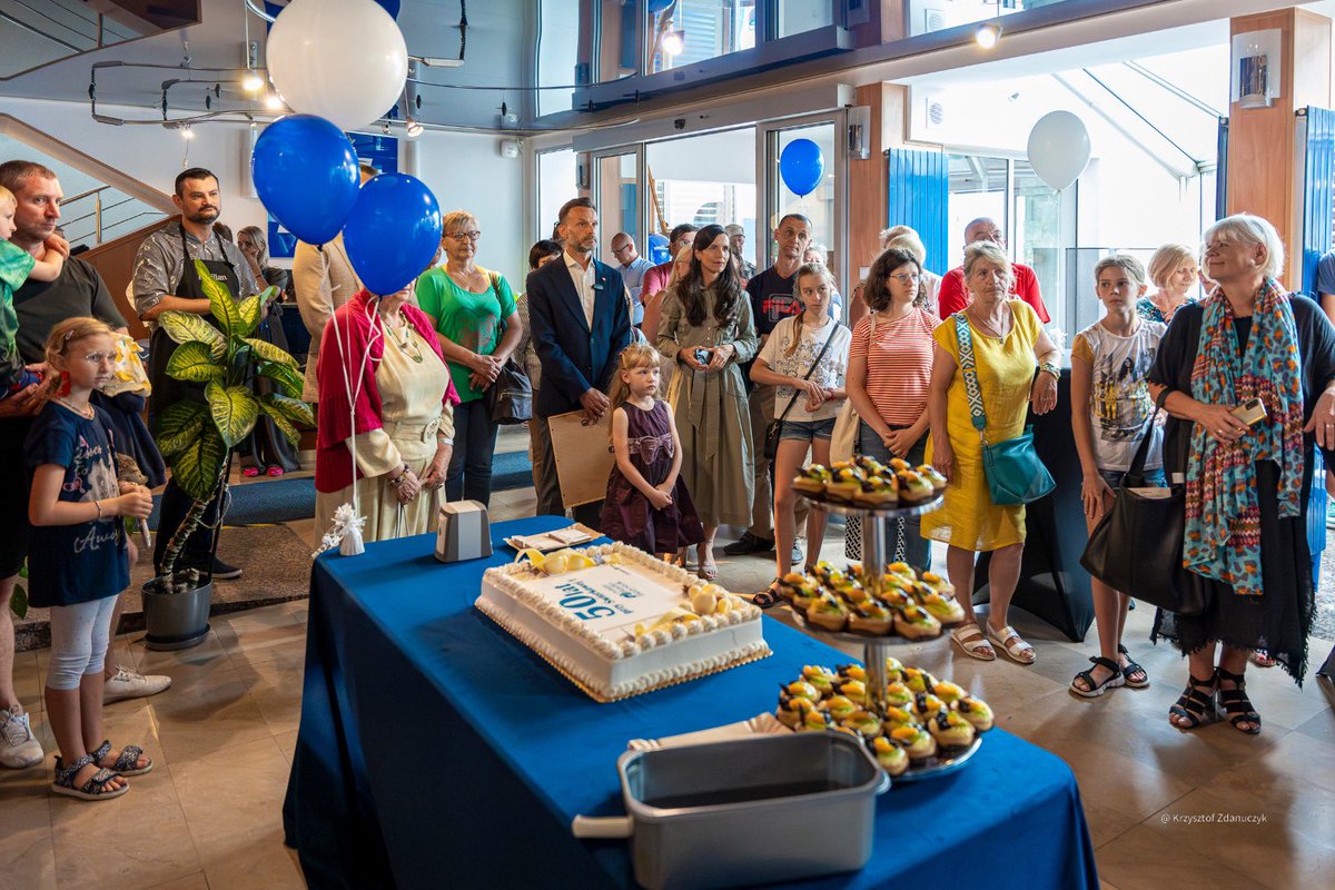 PodlaskiUW's tweet image. 📻 @radiobialystok świętuje 50-lecie. Wśród gości rocznicowej uroczystości był wojewoda @brzozowskij, który podziękował radiowcom za współpracę i życzył, by stacja była nadal ważnym głosem w dyskusji o sprawach regionu.