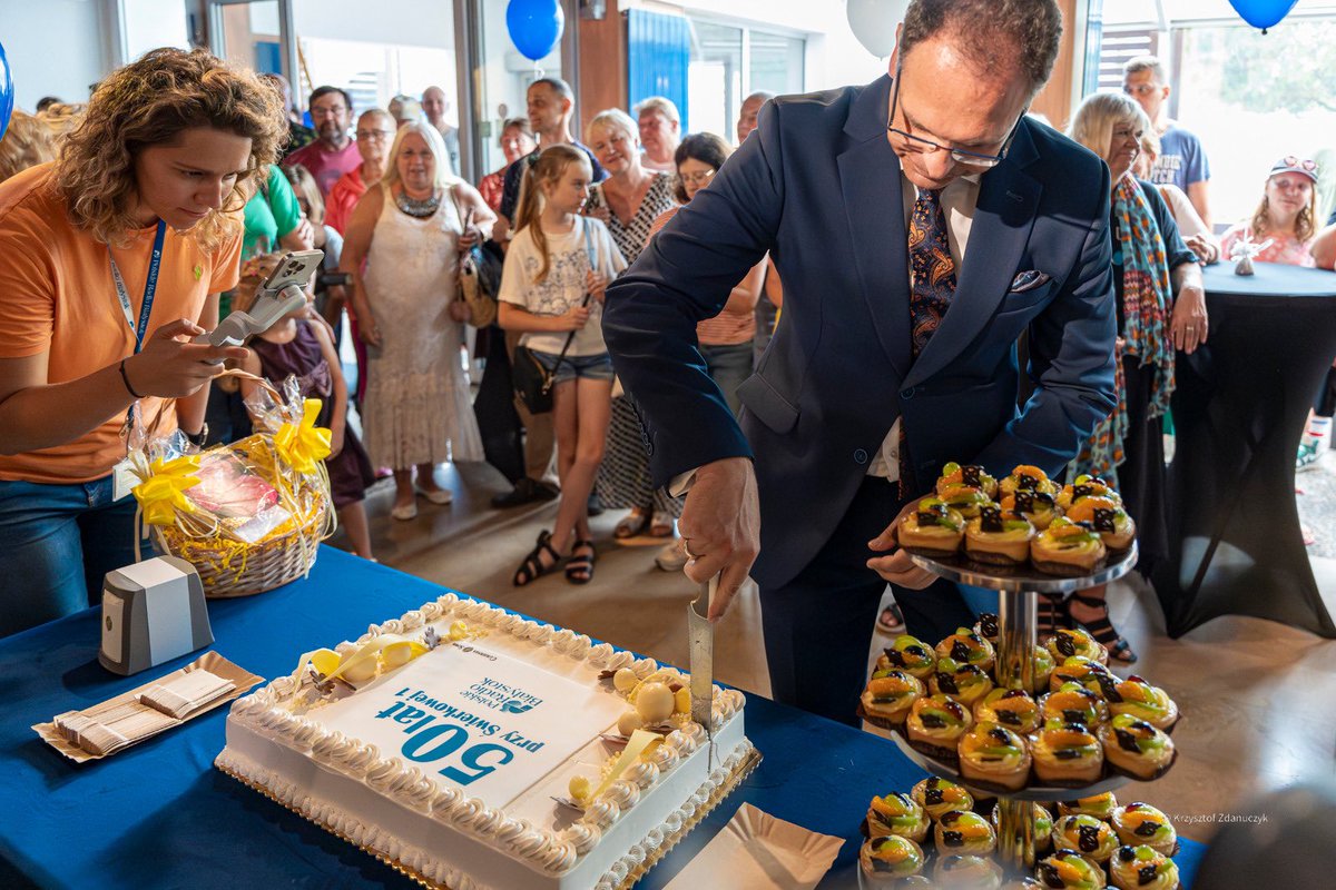 PodlaskiUW's tweet image. 📻 @radiobialystok świętuje 50-lecie. Wśród gości rocznicowej uroczystości był wojewoda @brzozowskij, który podziękował radiowcom za współpracę i życzył, by stacja była nadal ważnym głosem w dyskusji o sprawach regionu.