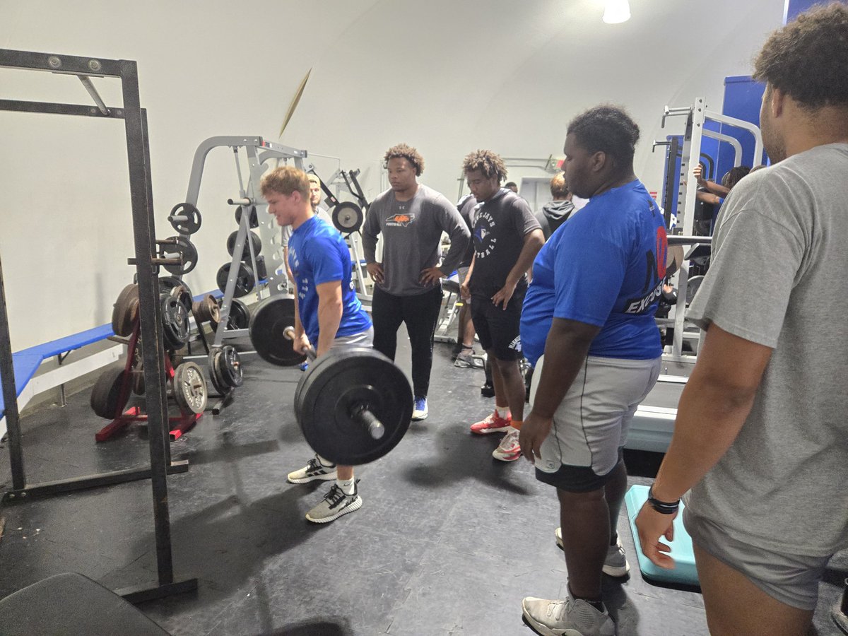 Blue Jay Circuit on this beautiful Friday morning! Training to be different!!!

#FlightSchool 
#BlueJayFootball
#NoExcuses