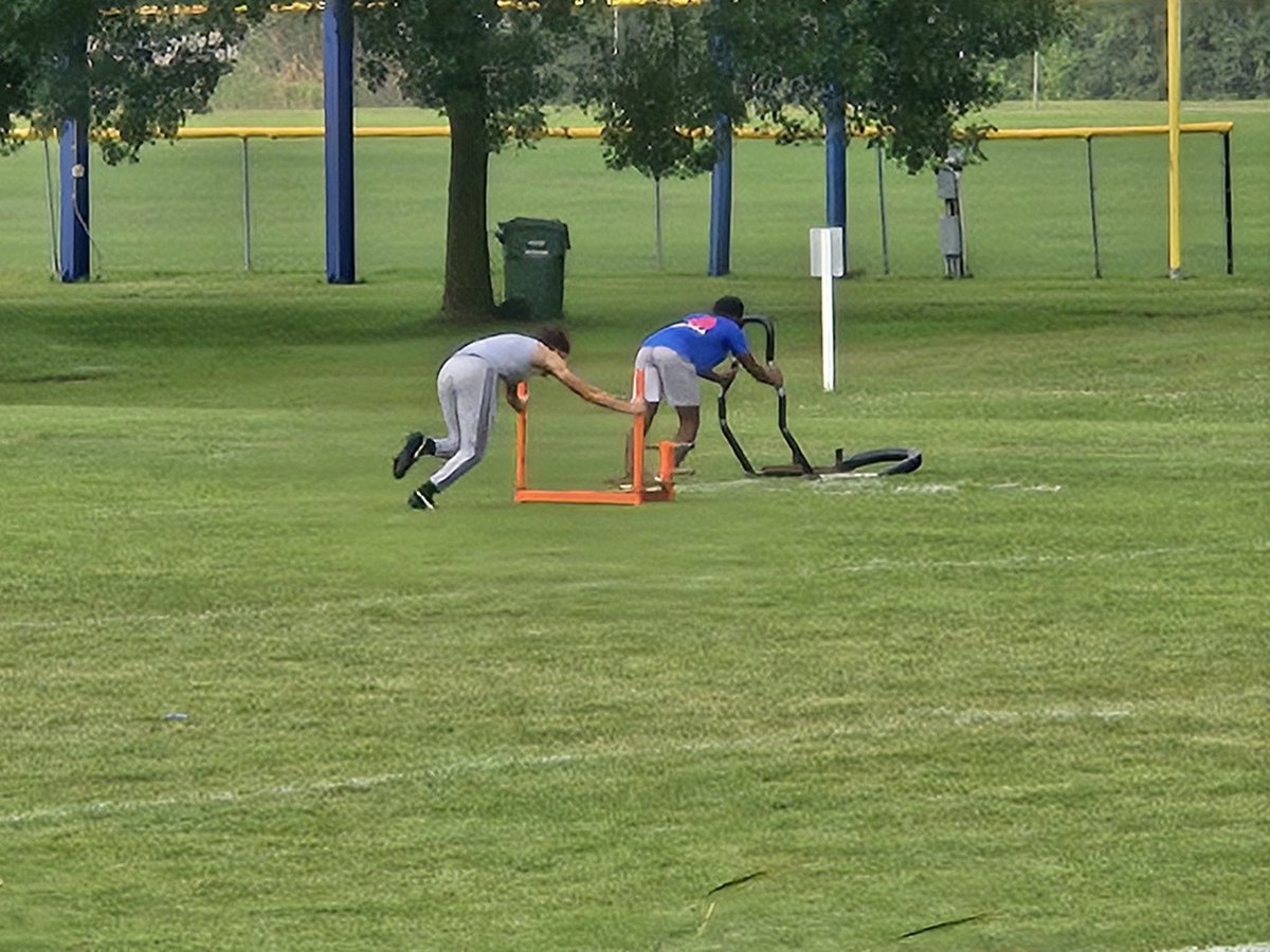 coachjsmithlbs's tweet photo. Blue Jay Circuit on this beautiful Friday morning! Training to be different!!!

#FlightSchool 
#BlueJayFootball
#NoExcuses https://t.co/LOoXp5ocJe