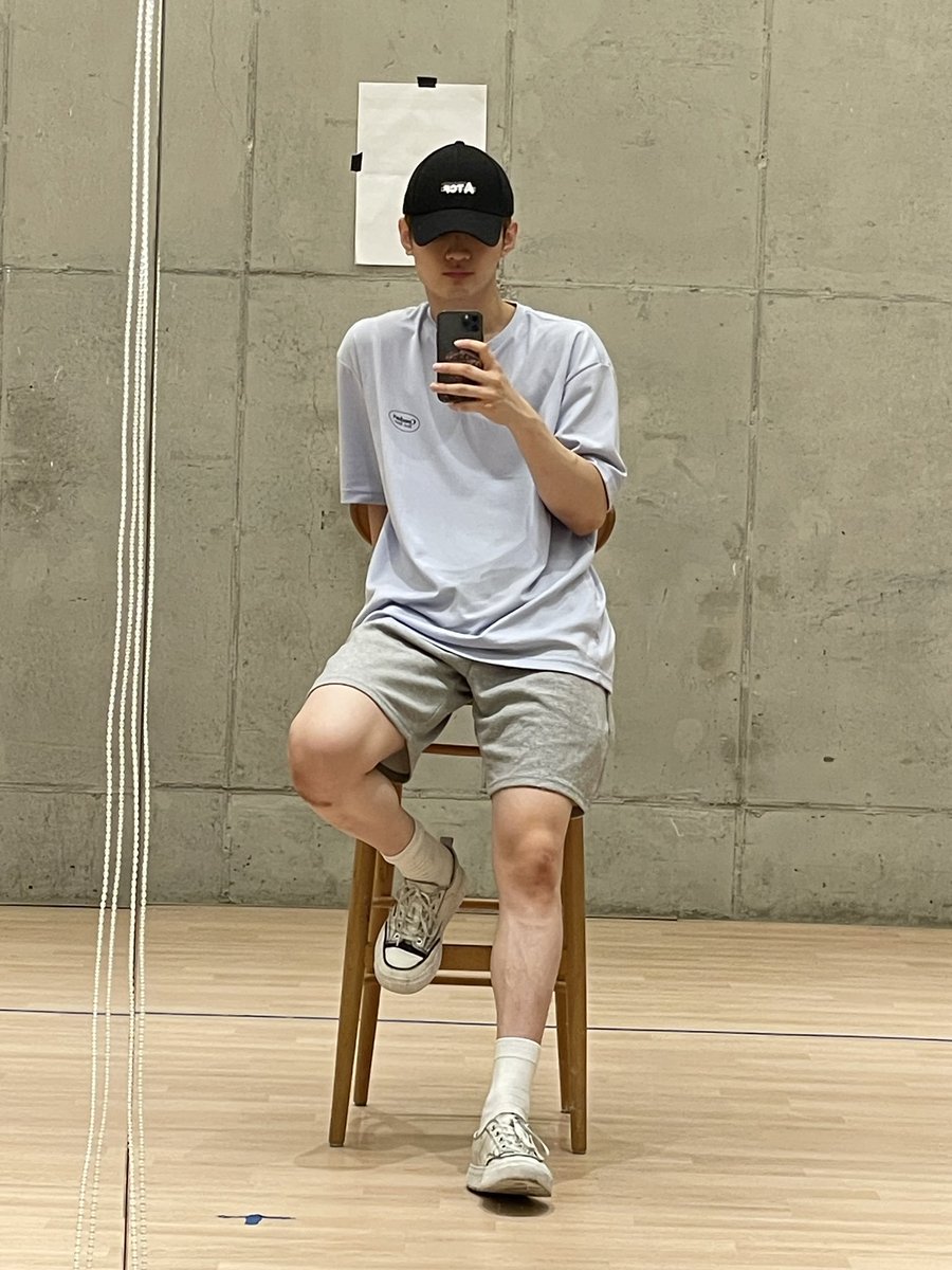 onion___o's tweet photo. 출🍀근  #용승 https://t.co/nb0cVCKsna