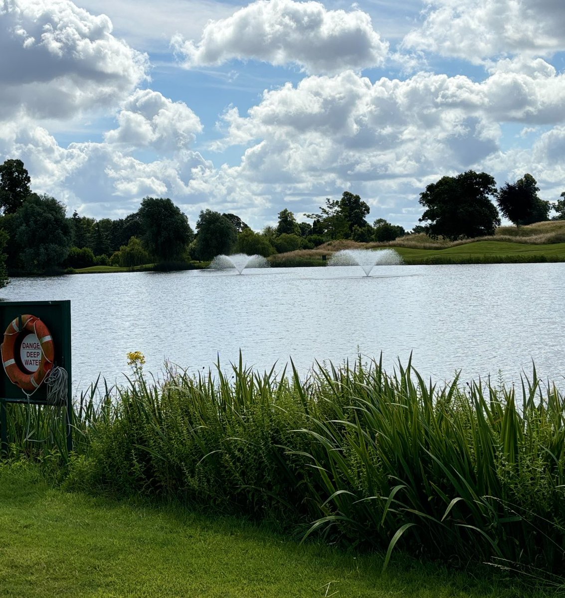 Dryspell_Ltd's tweet photo. Brilliant morning at a sunny The Warwickshire Golf and Country Club to see 3 of our Freshlake Fountain 5HP aerators that were recently installed.

The course was looking fantastic and it was great to see the fountains looking good in the sunshine ☀️ 

#irrigationsupplier https://t.co/gvgXjRhdUg