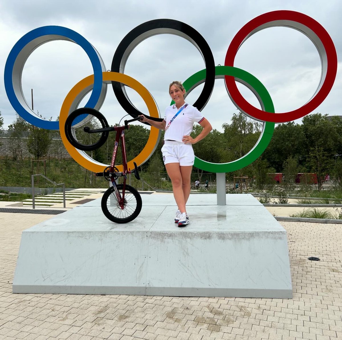 Paris Knights!

Dr. John Locke and Marian Alum Felicia Stancil met up in Paris in the Olympic Village today!! 

Look for Felicia later this afternoon during the opening ceremonies, and and keep your eyes peeled for Doc Locke during USA diving events!

Felicia rides August 1!