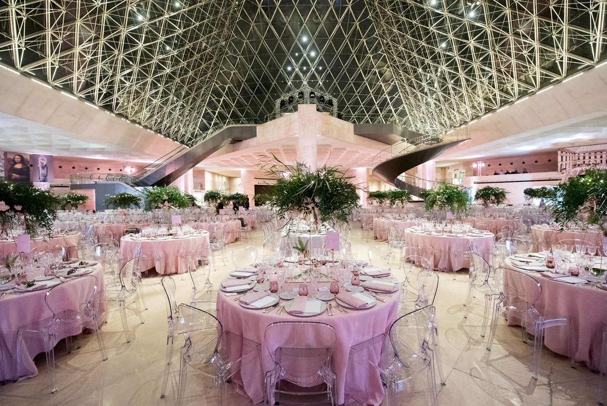 D4ysEndz's tweet photo. @AlertesInfos Pendant ce temps là ceux qu'ils protègent se font un festin de toi durant leur dîner gala. https://t.co/4R8hPS3uo3