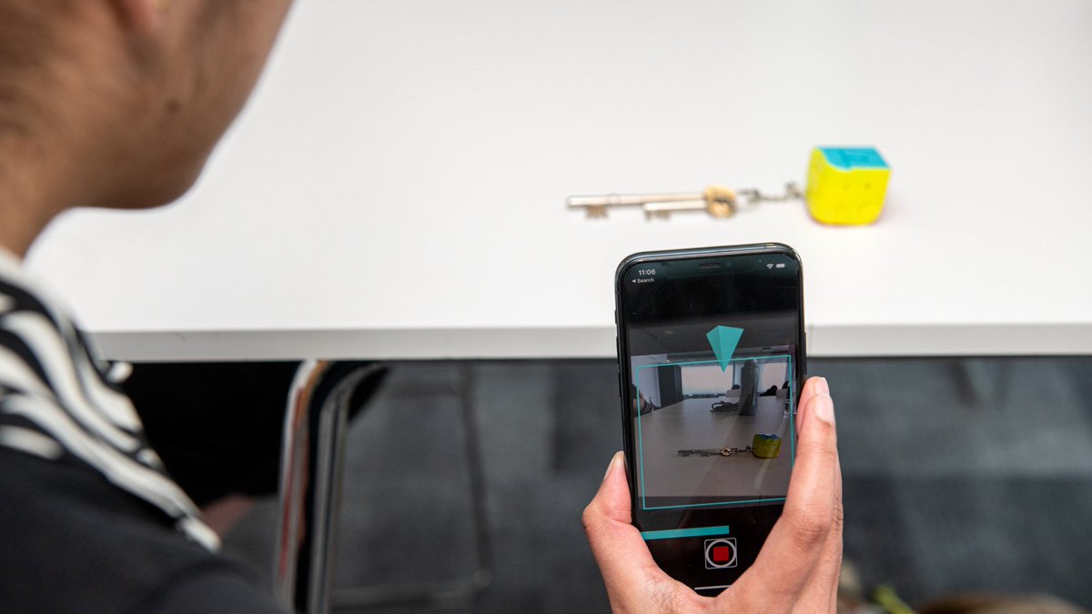 Find My Things—an accessibility tool that uses AI to help those who are blind or low vision—&amp; the Microsoft Research team behind it is a <a href="/FastCompany/">Fast Company</a> 2024 Innovation by Design Awards honoree for Accessible Design &amp; Artificial Intelligence. msft.it/6011lkEjf

#FCDesignAwards