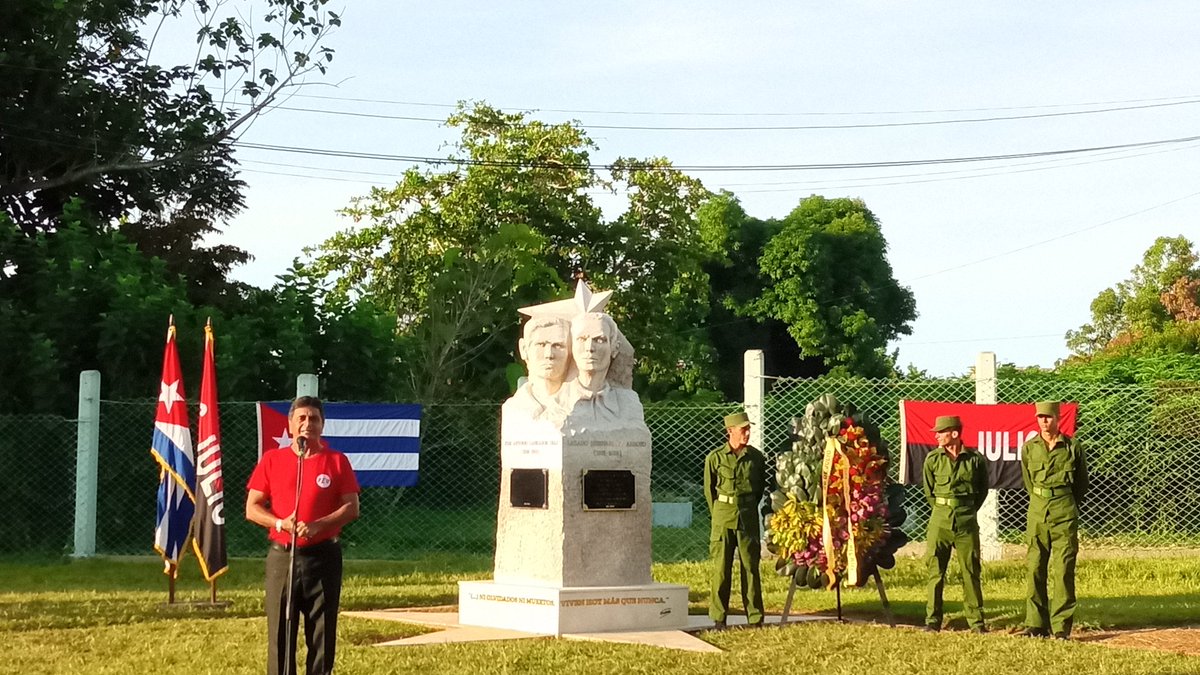 GrandaMorejon's tweet photo. Homenaje en #PinardelRío, a los héroes y mártires del Moncada, en la Plaza 26 de Julio, de la Universidad Hermanos Saíz, ante el monumento dedicado al hecho histórico y a José Antonio Labrador Díaz y Lázaro Hernández Arroyo.
#LaHistoriaPorAsalto 
#PinarXNuevasVictorias 
#Cuba https://t.co/tYR0j7P46D