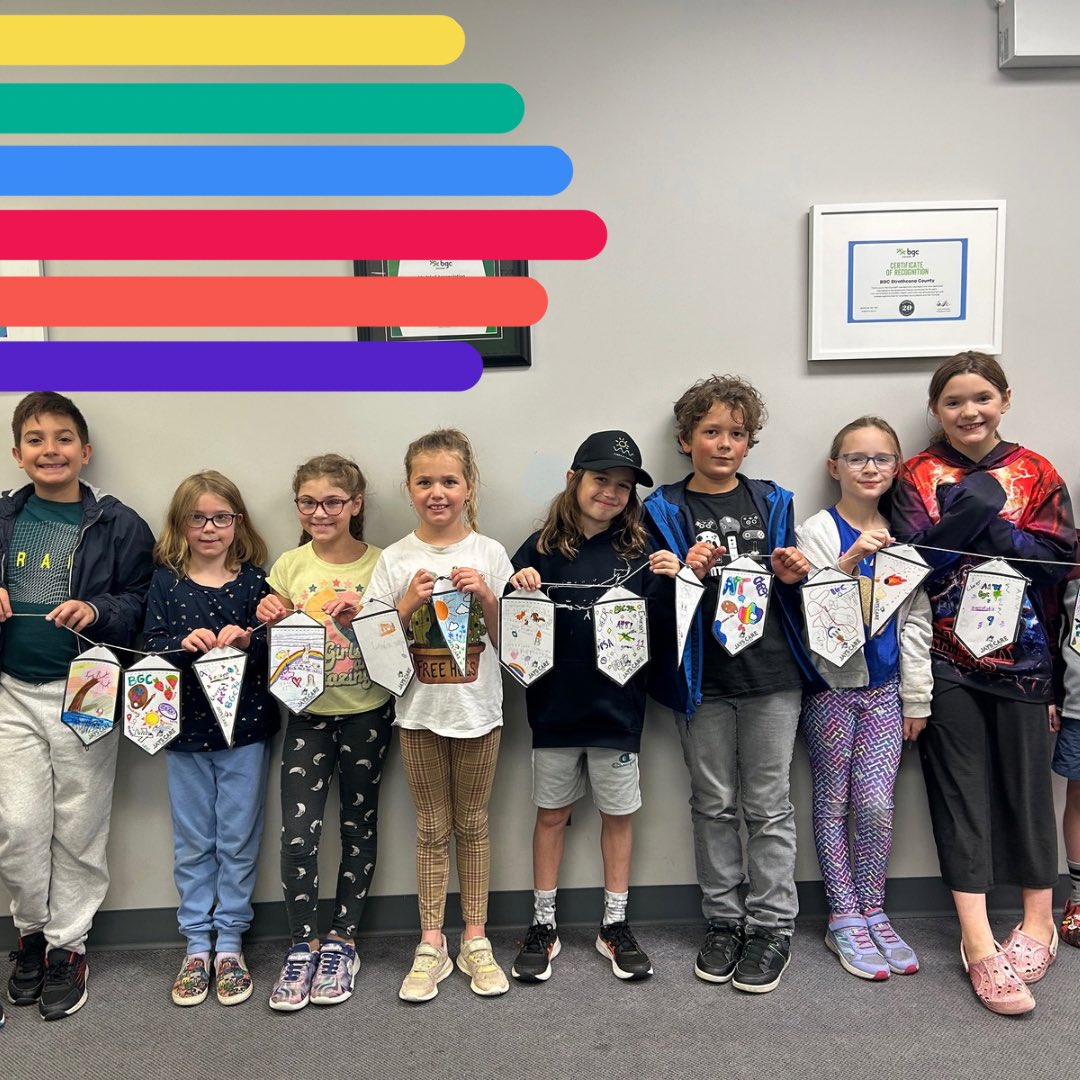 BGCStrathcona's tweet image. This week with our friends at @jayscare our challenge was to come up with pennants that expresses who we are and bring them all together! We’re loving the sense of community that activities like this create. We’re halfway through summer already!! #bgcstrathcona #jayscare