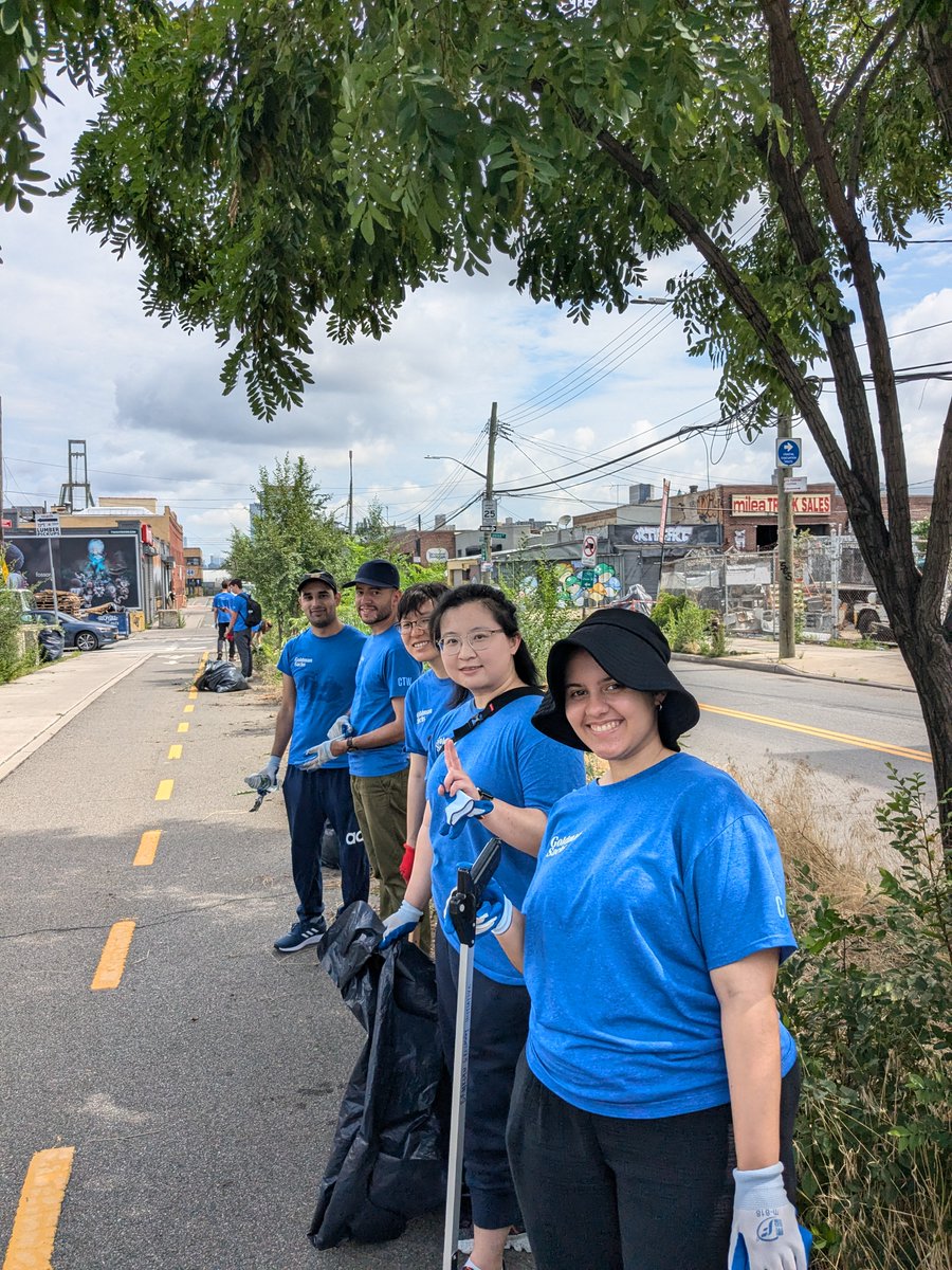 BKGreenway's tweet photo. Thank you to the #CommunityTeamWorks at @GoldmanSachs for stewarding the Brooklyn Waterfront Greenway in Red Hook last week! Volunteers collected 26 bags of trash and weeds, keeping the greenway safe, clean, and supportive of the biodiverse ecosystems who inhabit it! https://t.co/zizEEOqiL7