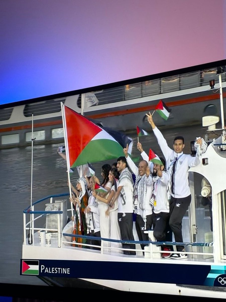 Ilangabet's tweet image. La délégation palestinienne est là

Vive la résistance palestinienne 🇵🇸❤️