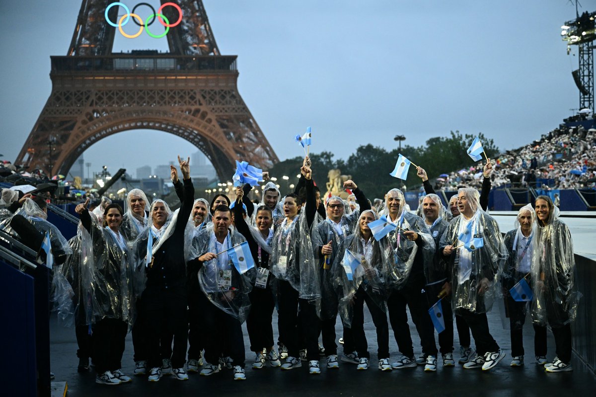 ¡Argentina y una foto soñada! 🇦🇷📷

¿Qué tal esa #CeremoniaDeApertura?

Vaya lujo... ¡A disfrutarlo! 🩵🤍

#Paris2024 I <a href="/PrensaCOA/">Comité Olímpico ARG</a>
