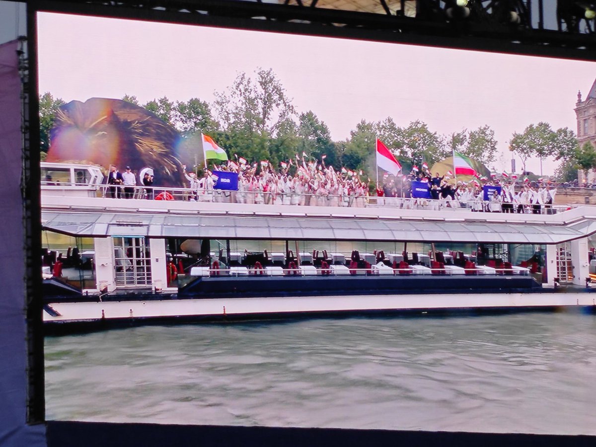 RevSportzGlobal's tweet photo. Here comes INDIA ๐ฎ๐ณ
#RevBlue #Paris2024 #Olympics #OlympicGames @iabhijitdesh @TrishaGhosal https://t.co/NirO2geVtt