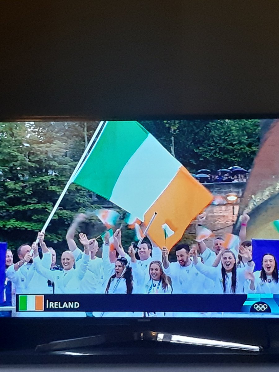 afmobrien's tweet image. Come on Team Ireland!!🇮🇪☘🥇#TeamIreland #Paris #Olympics #OpeningCeremony
