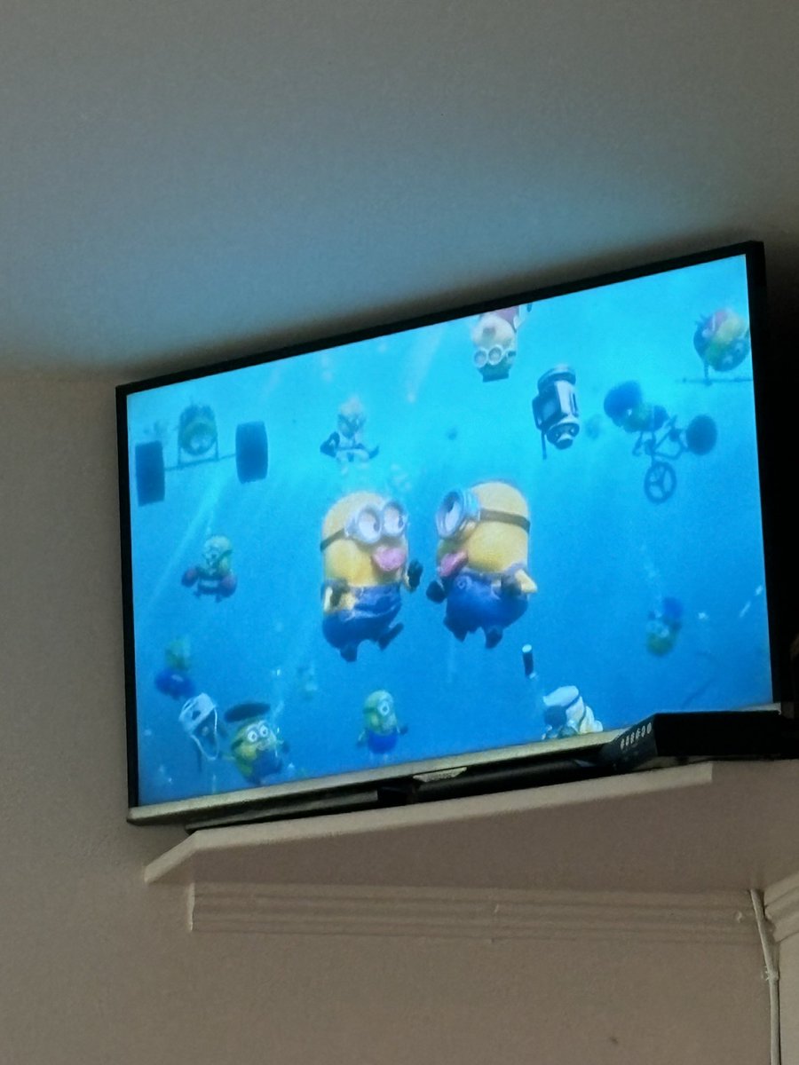 IslaCricy's tweet photo. The minions have been the best part of this opening ceremony 🥲 #Paris2024 https://t.co/a4QKoHZplo