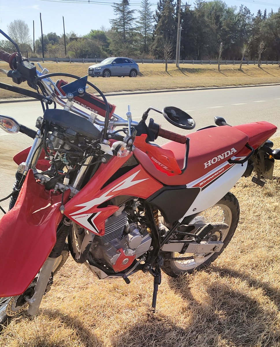 Villa Allende
Falleció una mujer, y un hombre se encuentra delicado en el Hospital de Unquillo por un accidente de motos sobre Av. luchesse. 

❗Es el tercero que se produce en la avenida durante los últimos dos meses, y todos con víctimas fatales.
+Info instagram.com/p/C95Wf_wxbnC/…