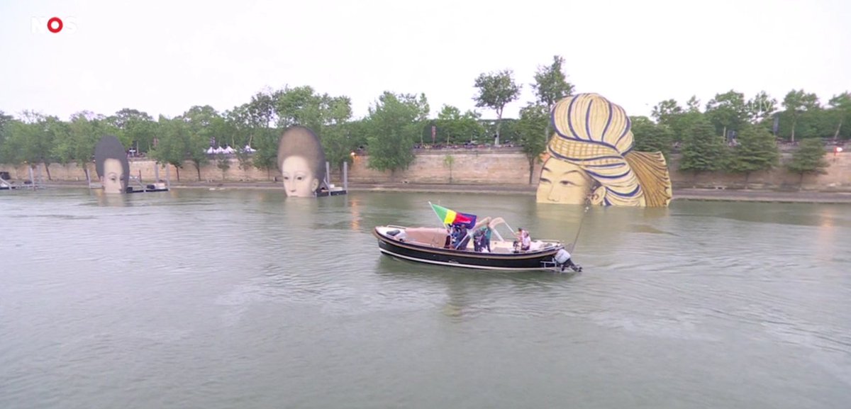 why are the african countries on small boats ??? Iceland had 5 fucking sportsmen and where on a fucking titanic

#Paris2024
#OpeningCeremony