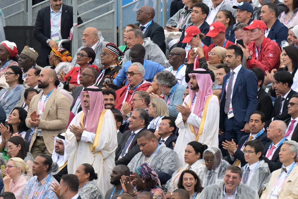 TeamSaudi's tweet photo. مـن علـى نهر السيـن 🇫🇷

📸| سمو الأمير @AbdulazizTF رئيس البعثة السعودية المشاركة في #باريس2024 والوفد الرسمي للجنة الأولمبية والبارالمبية السعودية خلال حضور حفل افتتاح النسخة الـ33 من دورة الألعاب الأولمبية

#حنا_معكم 🇸🇦 https://t.co/v5yZvFVeqJ