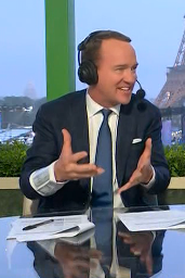 KyleLeMarbe's tweet photo. Love that Payton is wearing a playbook. https://t.co/3lfDNRSrzC
