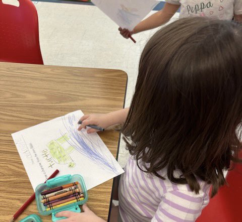 CougarOuts's tweet photo. Students are enjoying their ELO summer experiences! Kindergartners made drawings of a character after reading “Ribbit.”
4th graders made hot air balloons after reading about them. We are smiling, learning, and enjoying our summer time together ☺️! https://t.co/Zn7vH8I35C