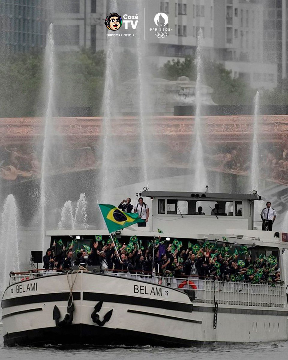 wellsybieber's tweet photo. que foto ABSURDA da delegação brasileira no rio sena!!!!!  
ABSURDA! 
#CerimoniaDeAbertura https://t.co/IB3isDjxIs