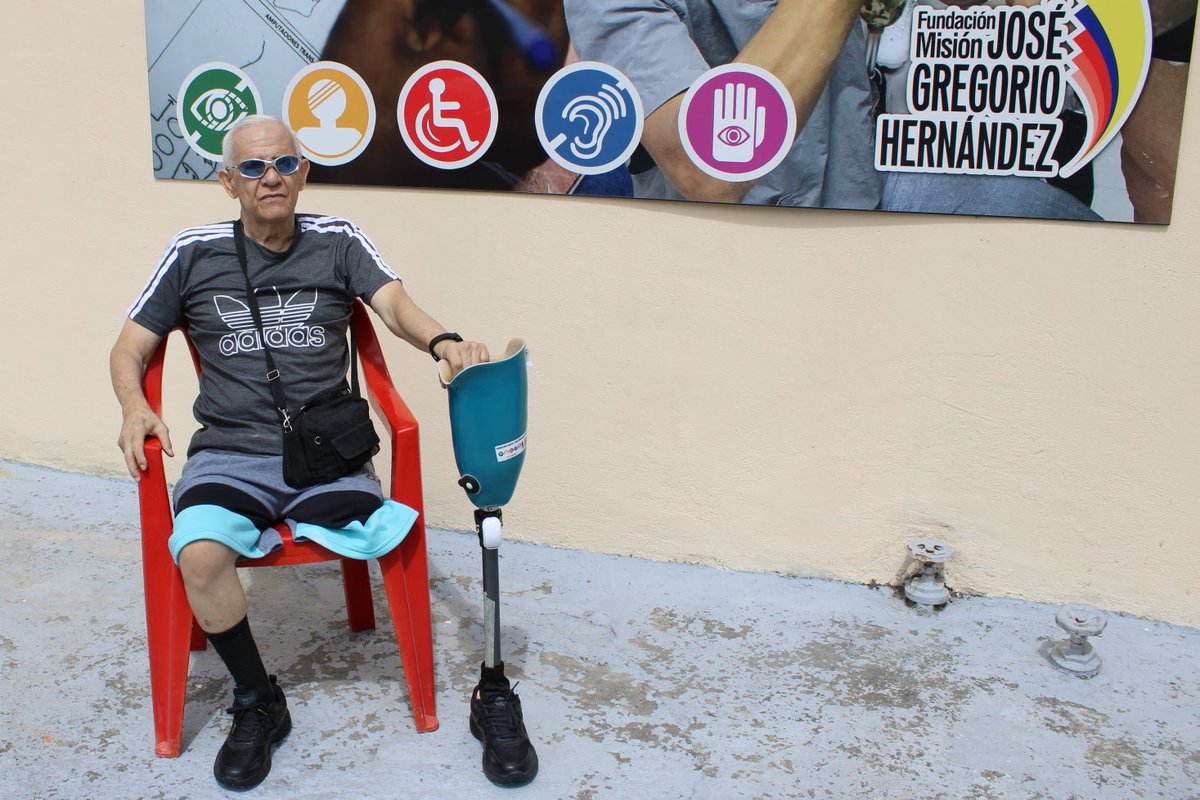 #EnFotos | Con el objetivo de brindar apoyo al aumento de sus capacidades mejorando su calidad de vida e independencia, se realizó la 4ta entrega de Prótesis de extremidades inferiores en Caracas dirigida a personas con discapacidad, gracias al Pdte. <a href="/NicolasMaduro/">Nicolás Maduro</a> 
#26Jul