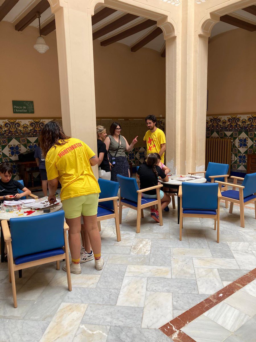 Xanascat's tweet photo. ✨Avui, la directora general de l'ACJ, @LaiaGiros , ha visitat les 🧪🔬👩‍🔬Estades de Ciència i Enginy de Cabrera de Mar Xanascat 📍🏡 https://t.co/2783tYGRj0
