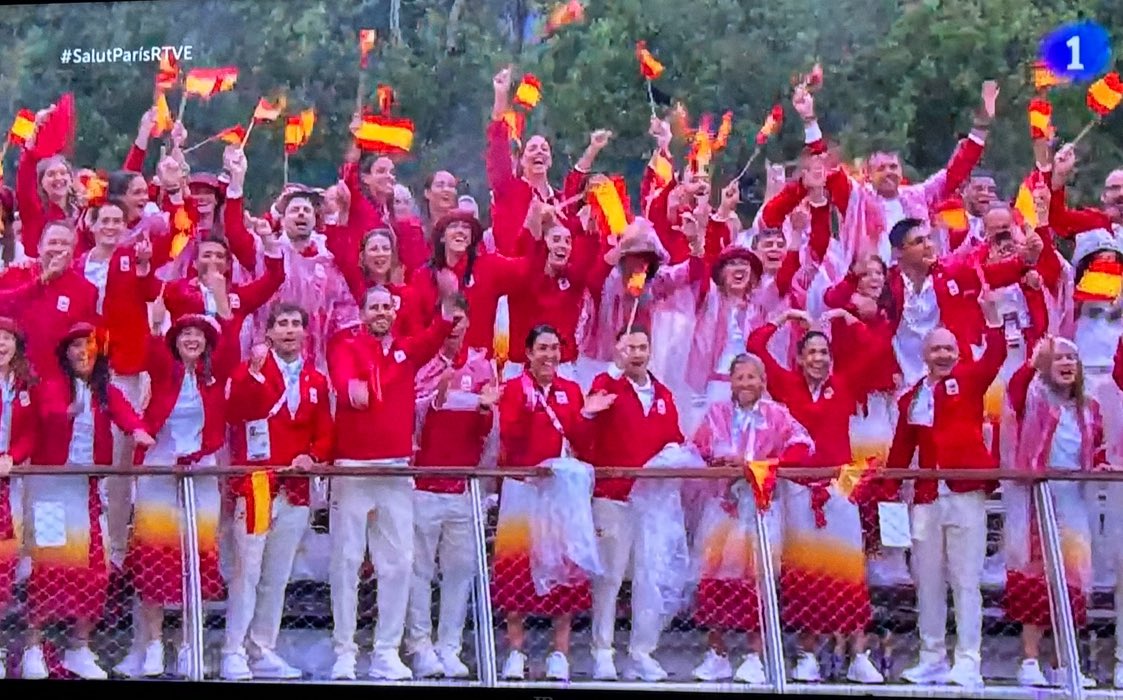 Lo mejor de la ceremonia de inauguración de los Juegos Olímpicos de Paris ¡nuestra selección! 💪🏼
Ni el paso de los años, ni los avances tecnológicos han conseguido igualar la inauguración de Barcelona 92.