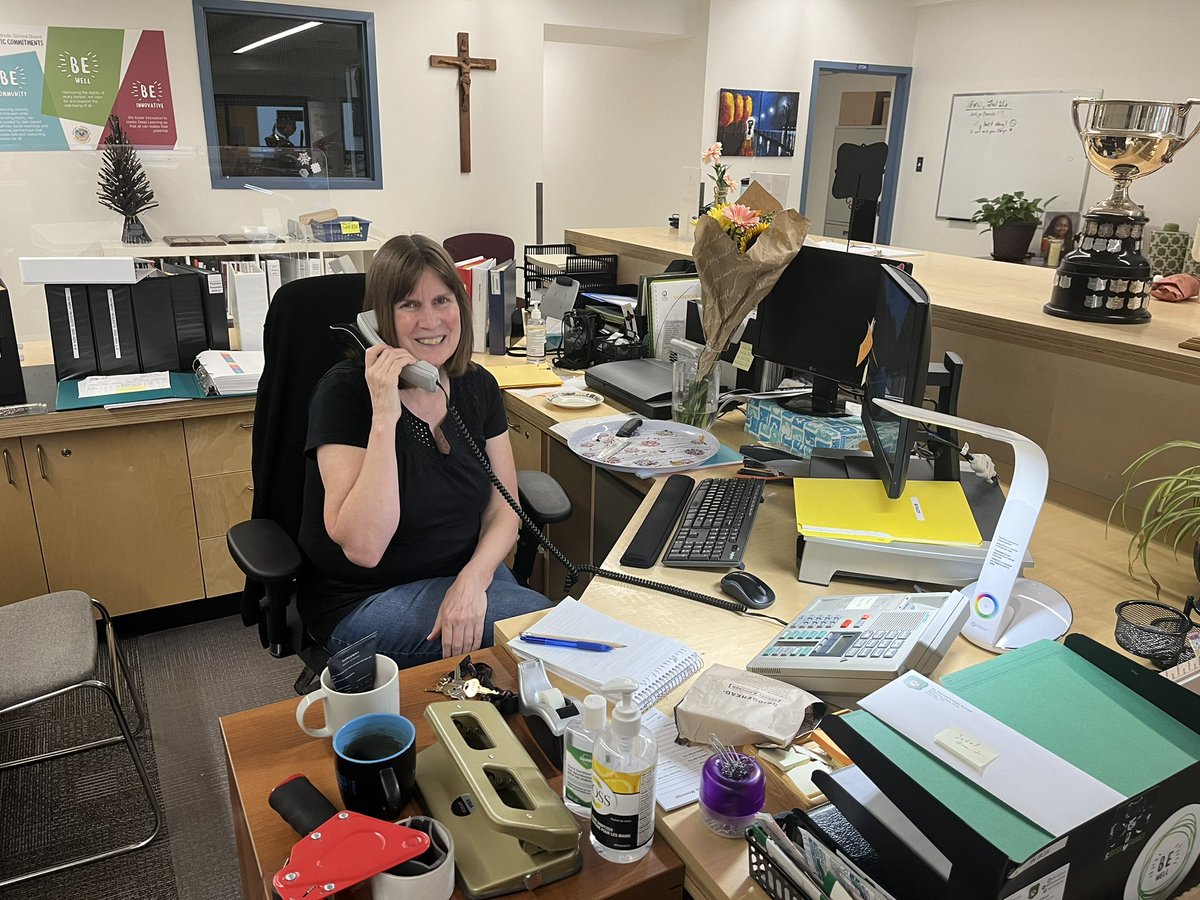 Ms_Siok's tweet photo. It’s this sweet lady’s last day of work @StPatricksOCSB ☘️Congratulations on an illustrious 25 year career with the @OttCatholicSB. We will miss you more than you know. Love you, Brenda!😘😘 https://t.co/CaTRNWAorP