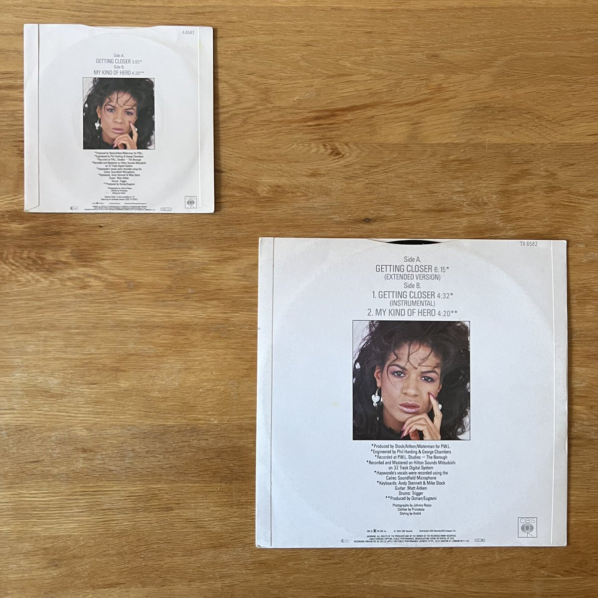 RetroPopBoy's tweet image. #StockAitkenWaterman single No 20 was “Getting Closer”, by Haywoode (@HaywoodeMusic). It was released in October 85 and reached No 67 in the UK. Pictured here are the UK 12” and 7”.
#PWLCollection #PWL40 #PWL