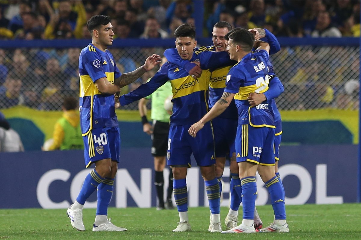 Pol Fernández mostró un gran rendimiento en el partido ante Independiente del Valle.
