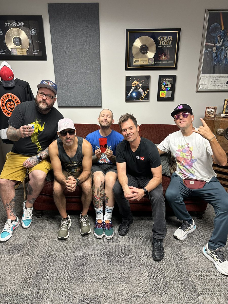 duffyRADIO's tweet photo. New Episode Drop! @alienantfarmAAF join my #SpillingTheBeans podcast!

https://t.co/wnZl9nQWyi

Stream it FREE now at https://t.co/7Z9zLF42nq or download free anywhere you get
your podcasts. https://t.co/wk05EGdafr