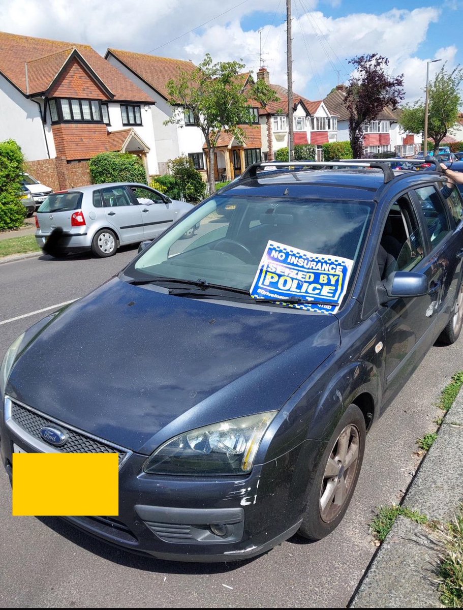 SimonFrenchMIB's tweet photo. Today Southend was the chosen  location for a new collaboration between @DriveInsured and @EPRoadsPolicing specifically targeting the menace of uninsured driving. A range of pro-active tactics are being used to identify, stop + seize vehicles. Over 10 seized so far #DriveInsured https://t.co/9xI3Va61cN