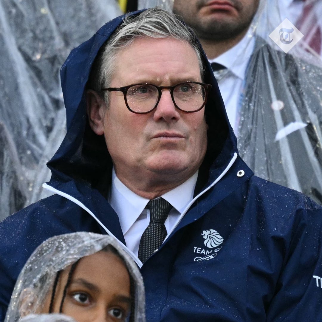 AnnaYearley's tweet photo. Never been prouder to be British to see Keir Starmer refuse to wear a poncho in the pouring rain 💪🏼 https://t.co/mRzXnLYjxH