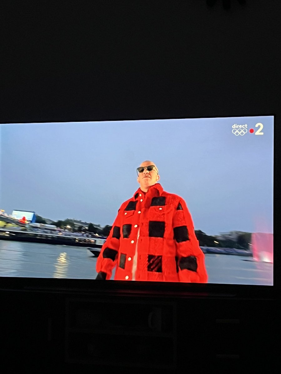 suave_marimagno's tweet image. Mais QUOIIIII #RimK #ceremoniedouverture