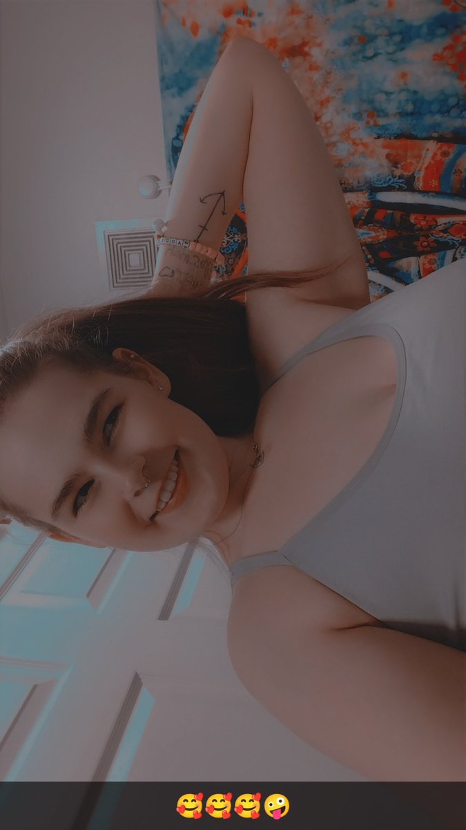 Cheese1ellie's tweet photo. Live now on fambase 👀👀🤪😈 https://t.co/gQLP3DeUrG