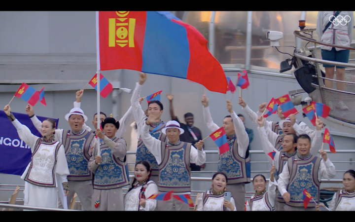 JogosOlimpicos's tweet photo. Com vocês a delegação da Mongólia 🇲🇳 e o uniforme mais badalado de #Paris2024 😍

#CerimoniaDeAbertura #JogosOlímpicos https://t.co/5ZKMGoRW5F