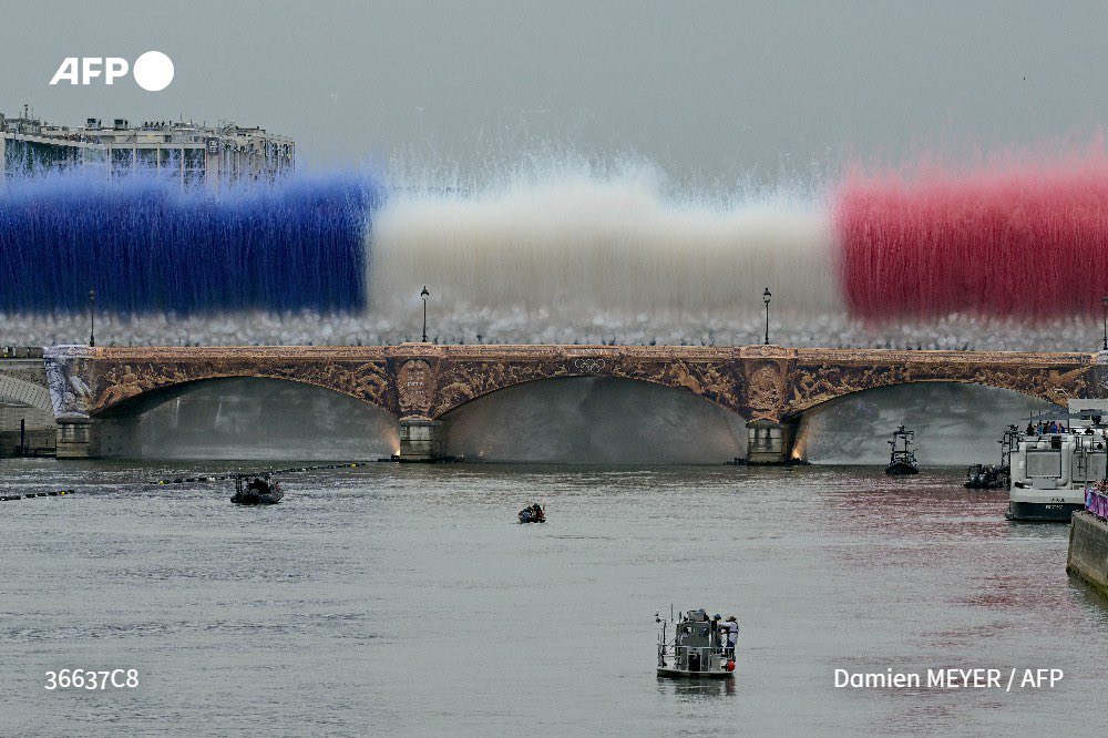 GregoryAllione's tweet photo. Une France audacieuse au rendez-vous des grands événements !

Place à la vie, place à la fraternité, place à la liberté, place à l’égalité des chances : place aux Jeux !

Splendide cérémonie dans un décor naturel, le plus beau musée au monde à ciel ouvert : Paris ! 
#JO2024PARIS #JeuxOlympiques2024 #OlympicGames