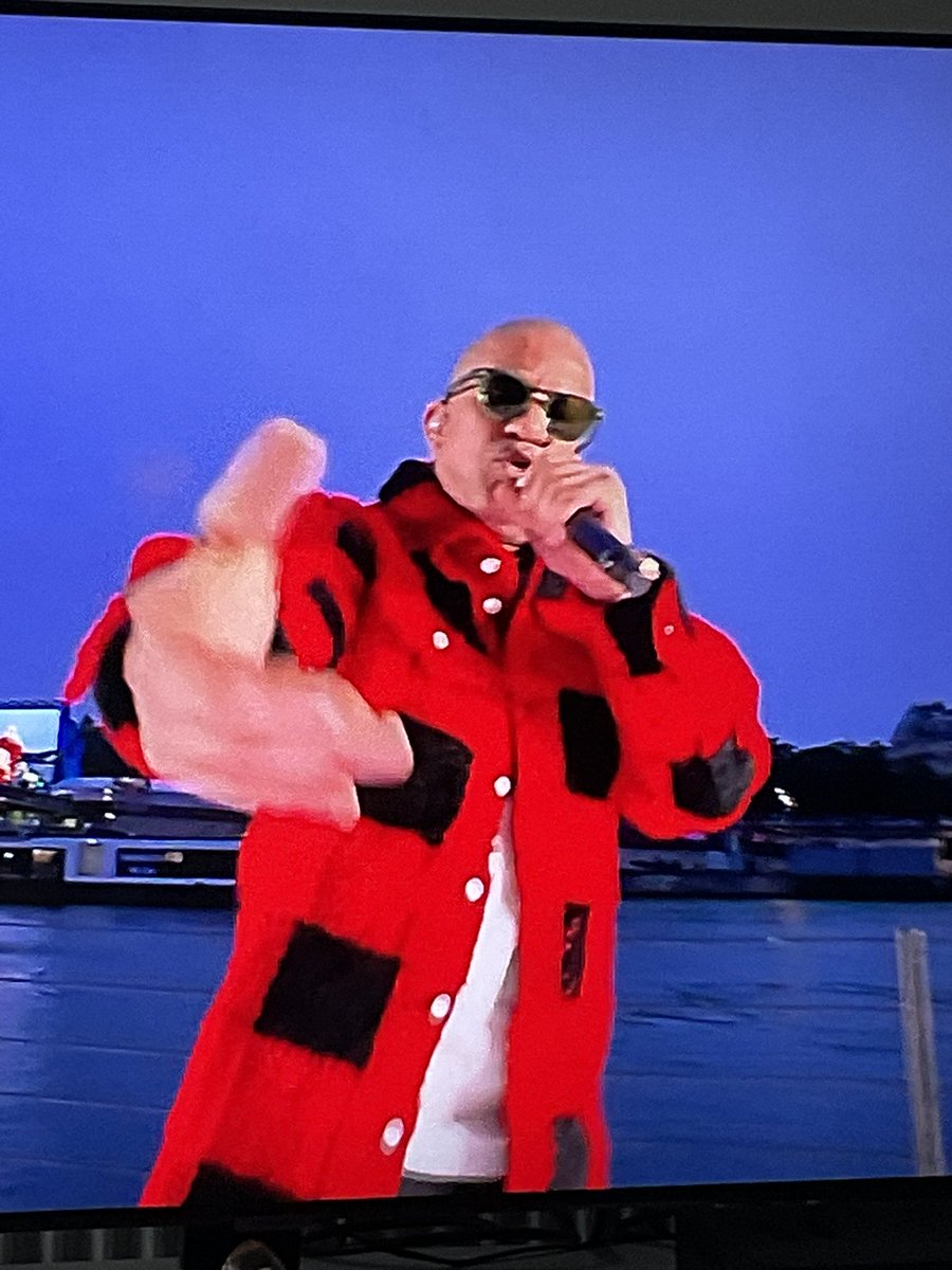 Forget Mr 305, it’s Mr trois cent cinq #Olympics #OpeningCeremony