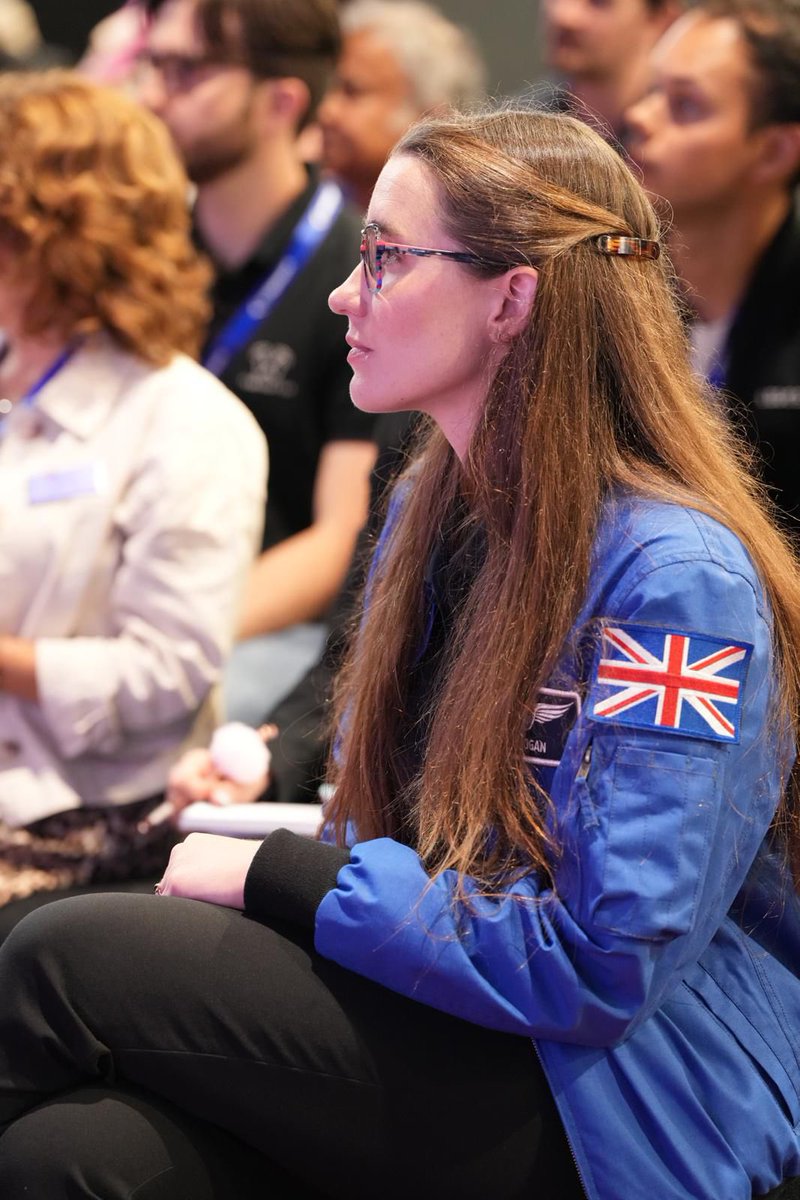 Rosemary Coogan (@astro_rosemary) on Twitter photo I loved talking to so many schoolchildren excited about space and science today 🤩
We also had a chance to meet the incredibly gifted international teams of students taking part in this year’s rocketry challenge 🚀
I had the pleasure of chatting with <a href="/claranellist/">Dr Clara Nellist</a> and Jessica I loved talking to so many schoolchildren excited about space and science today 🤩
We also had a chance to meet the incredibly gifted international teams of students taking part in this year’s rocketry challenge 🚀
I had the pleasure of chatting with <a href="/claranellist/">Dr Clara Nellist</a> and Jessica