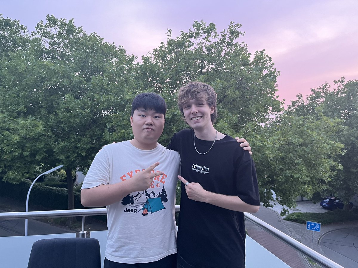 HyperPigeon tweet media