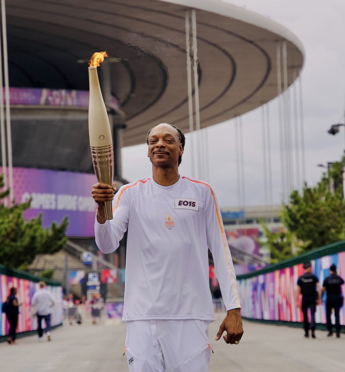 Str8uphiphop (@str8_uphiphop) on Twitter photo Hip-hop icon <a href="/SnoopDogg/">Snoop Dogg</a> carries the Olympic torch.
Photo credit <a href="/snoopdogg/">Snoop Dogg</a> #Olympics #Paris #France #SnoopDogg Hip-hop icon <a href="/SnoopDogg/">Snoop Dogg</a> carries the Olympic torch.
Photo credit <a href="/snoopdogg/">Snoop Dogg</a> #Olympics #Paris #France #SnoopDogg