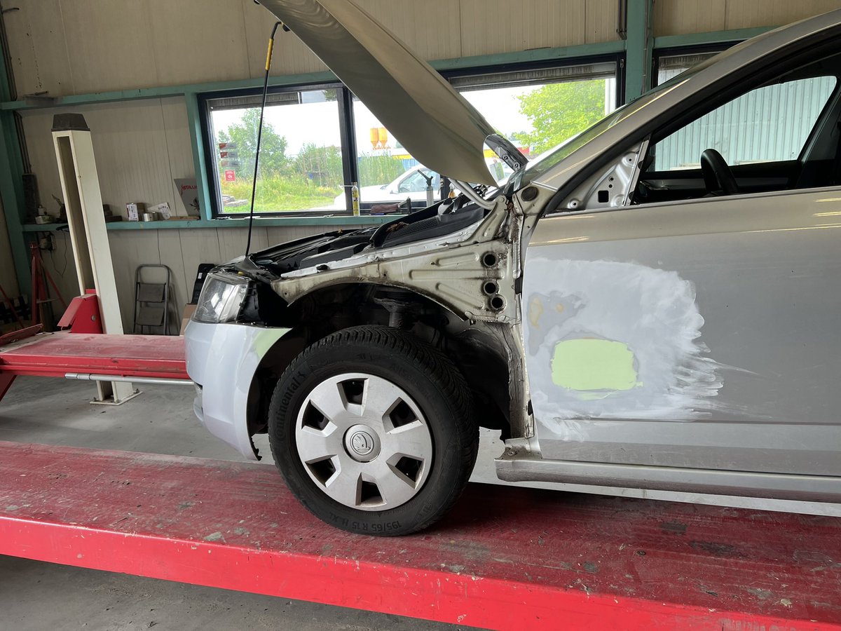 Schade aan de auto last u herstellen door .
#dejongeautoschade #sappemeer