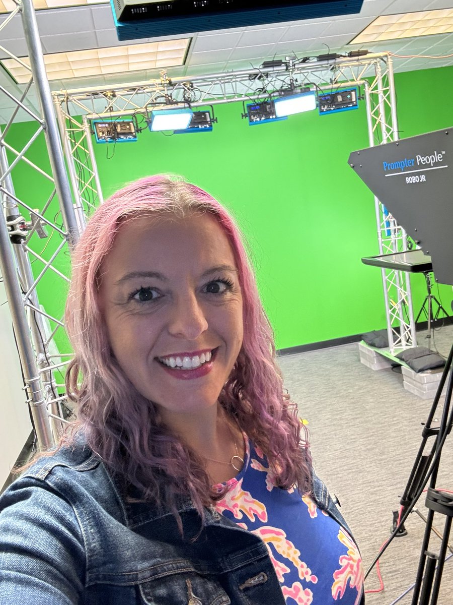 Cassandra (@cassandrafaris) on Twitter photo It’s finally my first studio day at work! I’m making a couple videos about my Azure learning journey and a couple demos of <a href="/Veeam/">Veeam® Software</a> Backup for Azure. ☁️ 
The only real problem with this setup is that I can’t wear green and at least half of my <a href="/LillyPulitzer/">Lilly Pulitzer</a> features that color. 🌈 It’s finally my first studio day at work! I’m making a couple videos about my Azure learning journey and a couple demos of <a href="/Veeam/">Veeam® Software</a> Backup for Azure. ☁️ 
The only real problem with this setup is that I can’t wear green and at least half of my <a href="/LillyPulitzer/">Lilly Pulitzer</a> features that color. 🌈