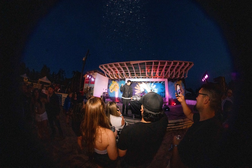FolkontheRocks's tweet photo. 💫Flashback to last week's Warm the Rocks! 🐟️👁️ https://t.co/XO7xNKGj2R