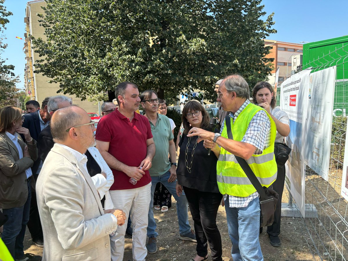 Avui hem fet l’acte simbòlic d'inici d'obres de la futura residència per a persones amb #disCapacitat intel·lectual que @ampans està fent a #Terrassa.

Una residència fruit de la feina conjunta des de fa anys entre l’Ajuntament, les entitats i les famílies.