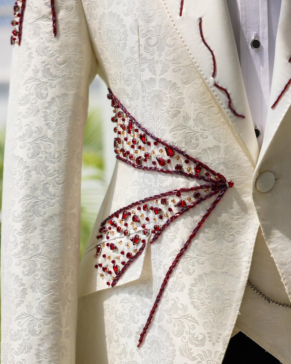 dejiandkola's tweet image. The Altered 3 Suit

An Ivory White, dispersed floral pattered, slim shawl lapel tuxedo suit, bead &amp;amp; Swarovski detailing tux pant &amp;amp; diamond shaped bow tie.

#OOTD  #suiting #suit #Buju #suitstyle #lagosnigeria #July2024 #nigeria #dubai #usa #france #ValueJetCup24 #style  #MUTOUR24