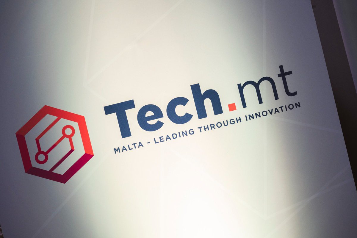 DWorld VR tweet media