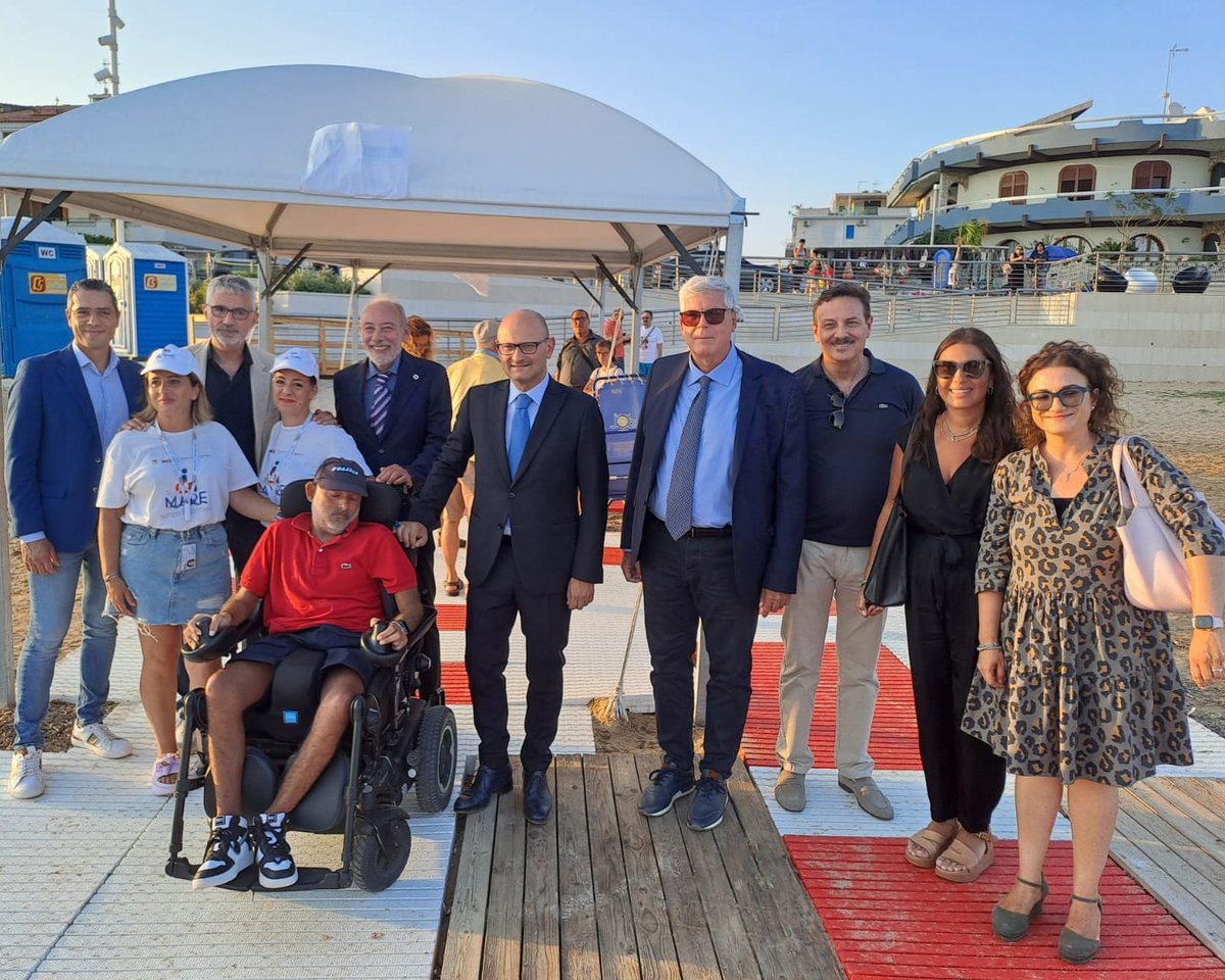 SamotRagusa's tweet photo. Ieri abbiamo avuto il piacere visitare la postazione di "Mare senza frontiere" di Marina di Ragusa insieme al Direttore generale dell'ASP, al Prefetto, al Questore e al Sindaco di Ragusa. 
A questo link tutte le informazioni sulle postazioni aderenti https://t.co/VnGqaC4ViA https://t.co/4cj0mUvBio