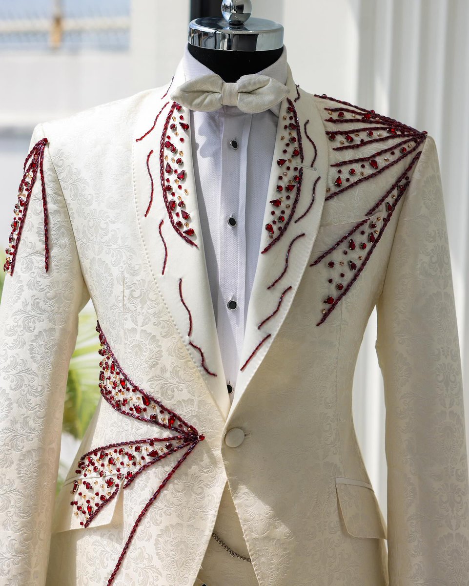 dejiandkola's tweet image. The Altered 3 Suit

An Ivory White, dispersed floral pattered, slim shawl lapel tuxedo suit, bead &amp;amp; Swarovski detailing tux pant &amp;amp; diamond shaped bow tie.

#OOTD  #suiting #suit #Buju #suitstyle #lagosnigeria #July2024 #nigeria #dubai #usa #france #ValueJetCup24 #style  #MUTOUR24