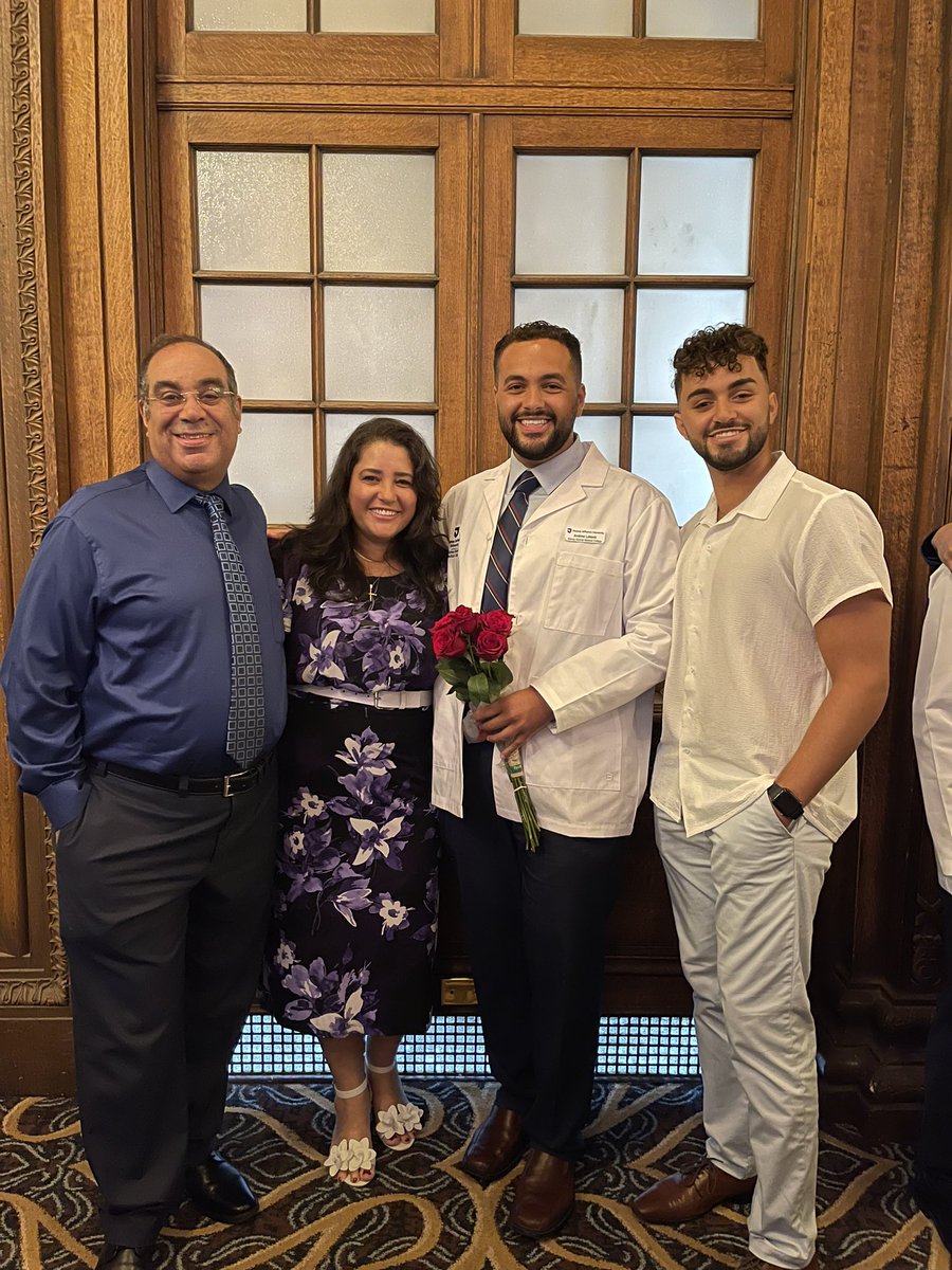 Billionaire \, image size:900x1200