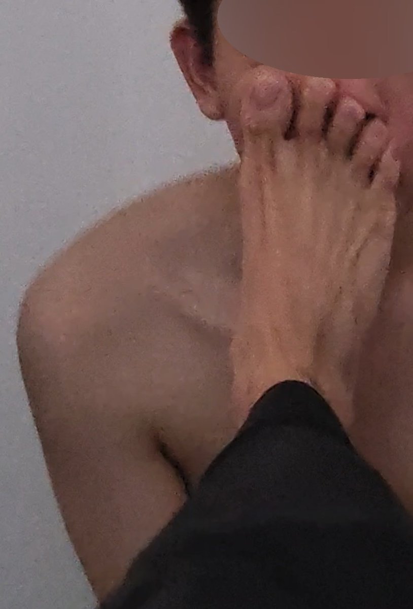 하아 플 개같이 하고 싶다
발로 얼굴 문대줄 사람 없을까